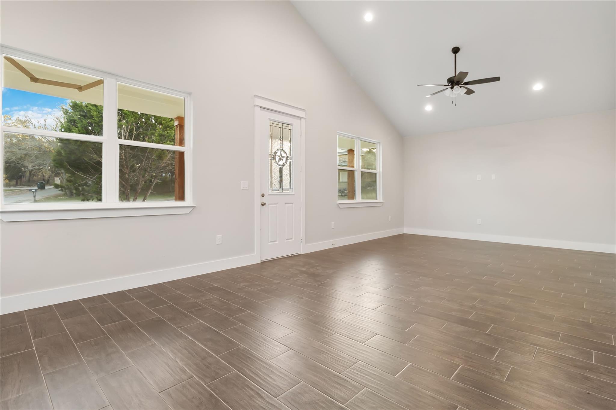 281 Whispering Valley Dr Property Photo 3