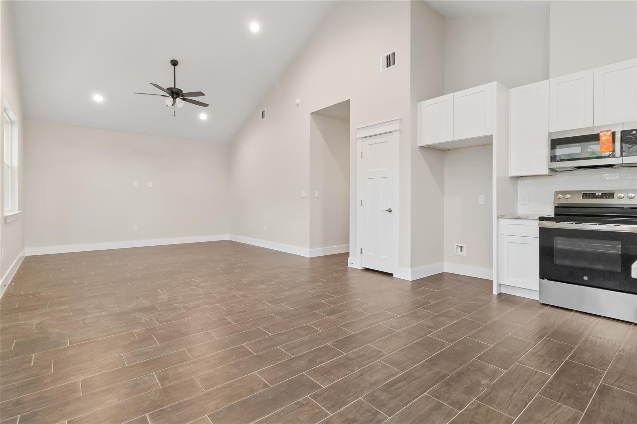 281 Whispering Valley Dr Property Photo 5