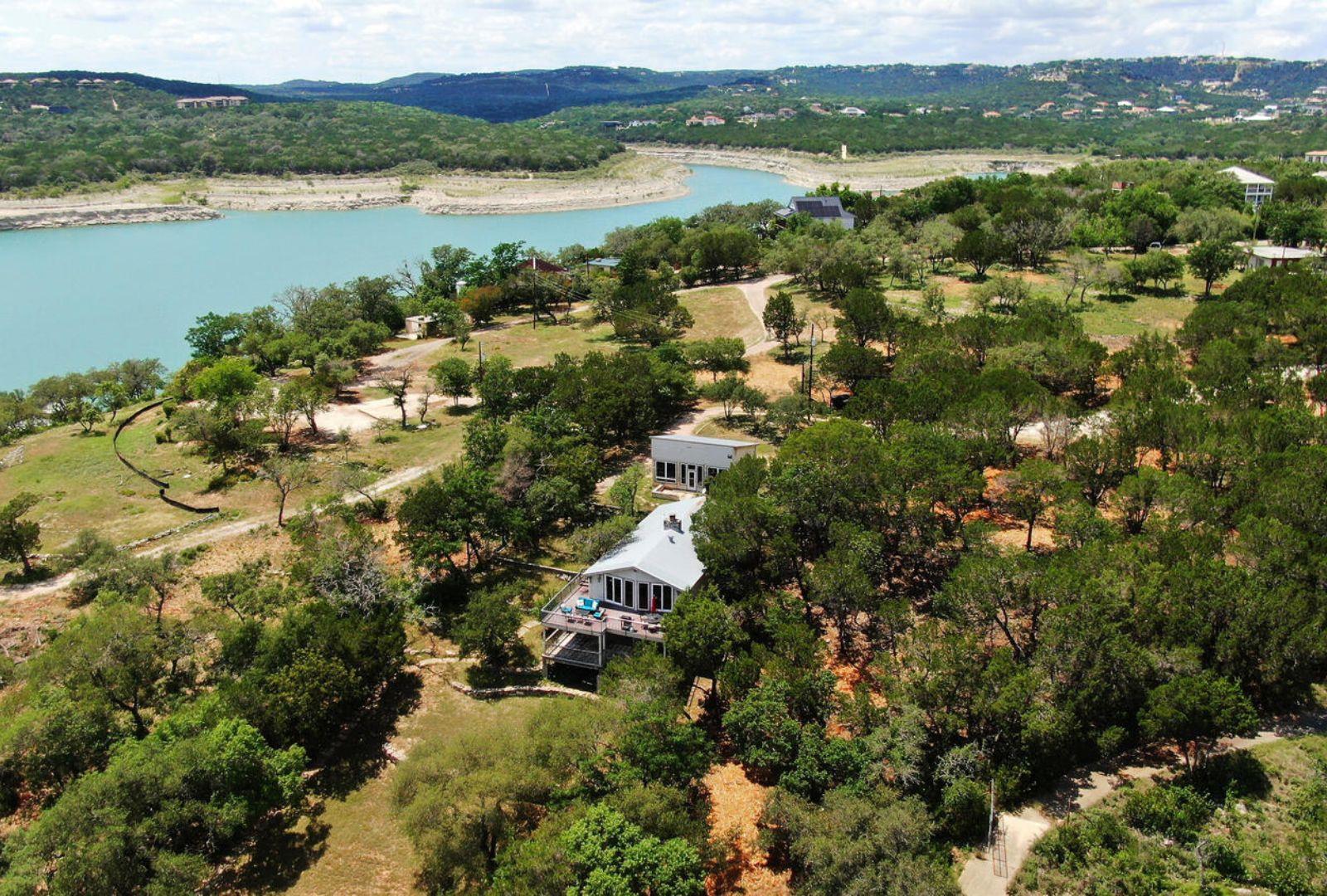 8005 Sharon Rd Property Photo 3