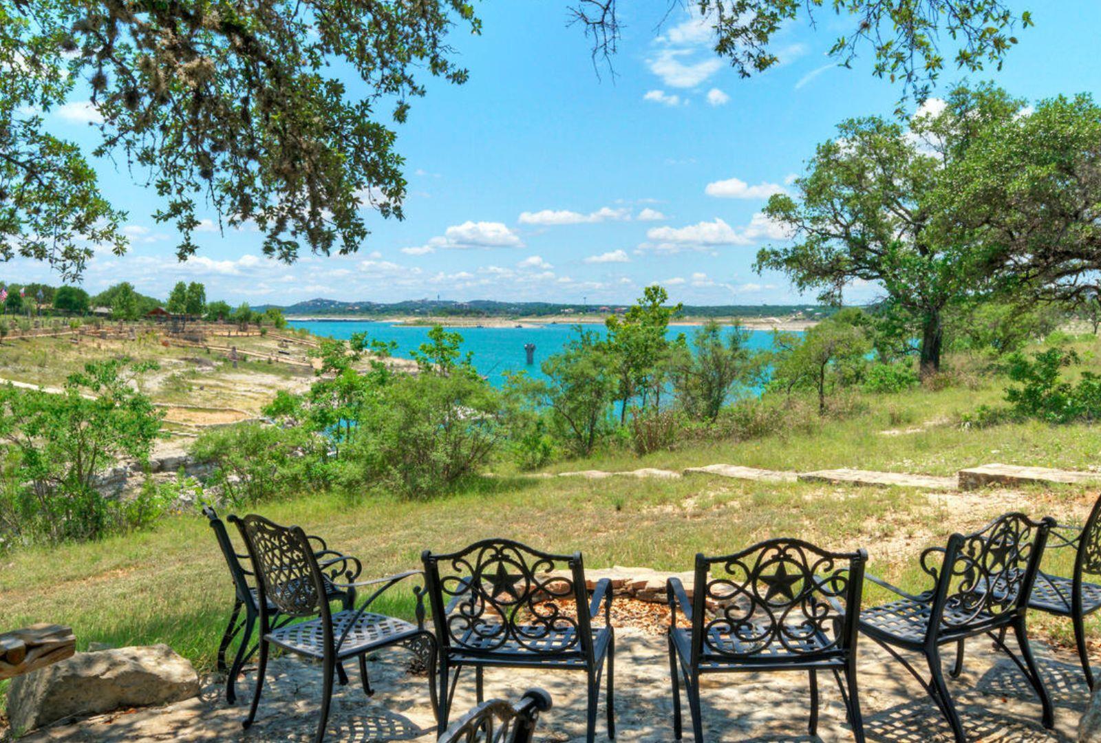 8005 Sharon Rd Property Photo 5