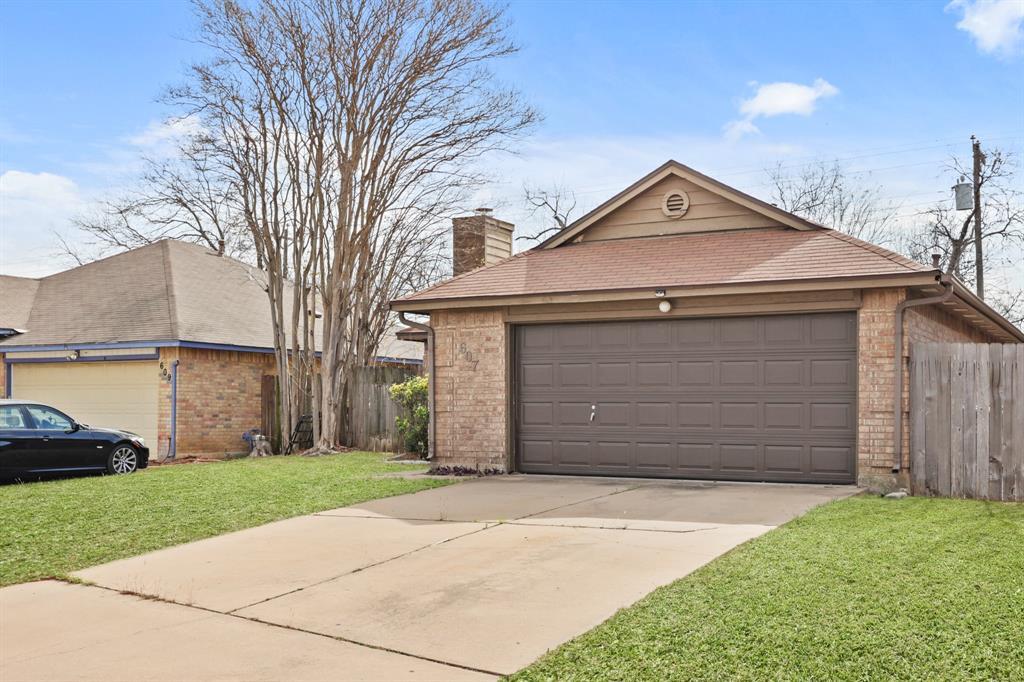 607 Saunders Dr Property Photo 2