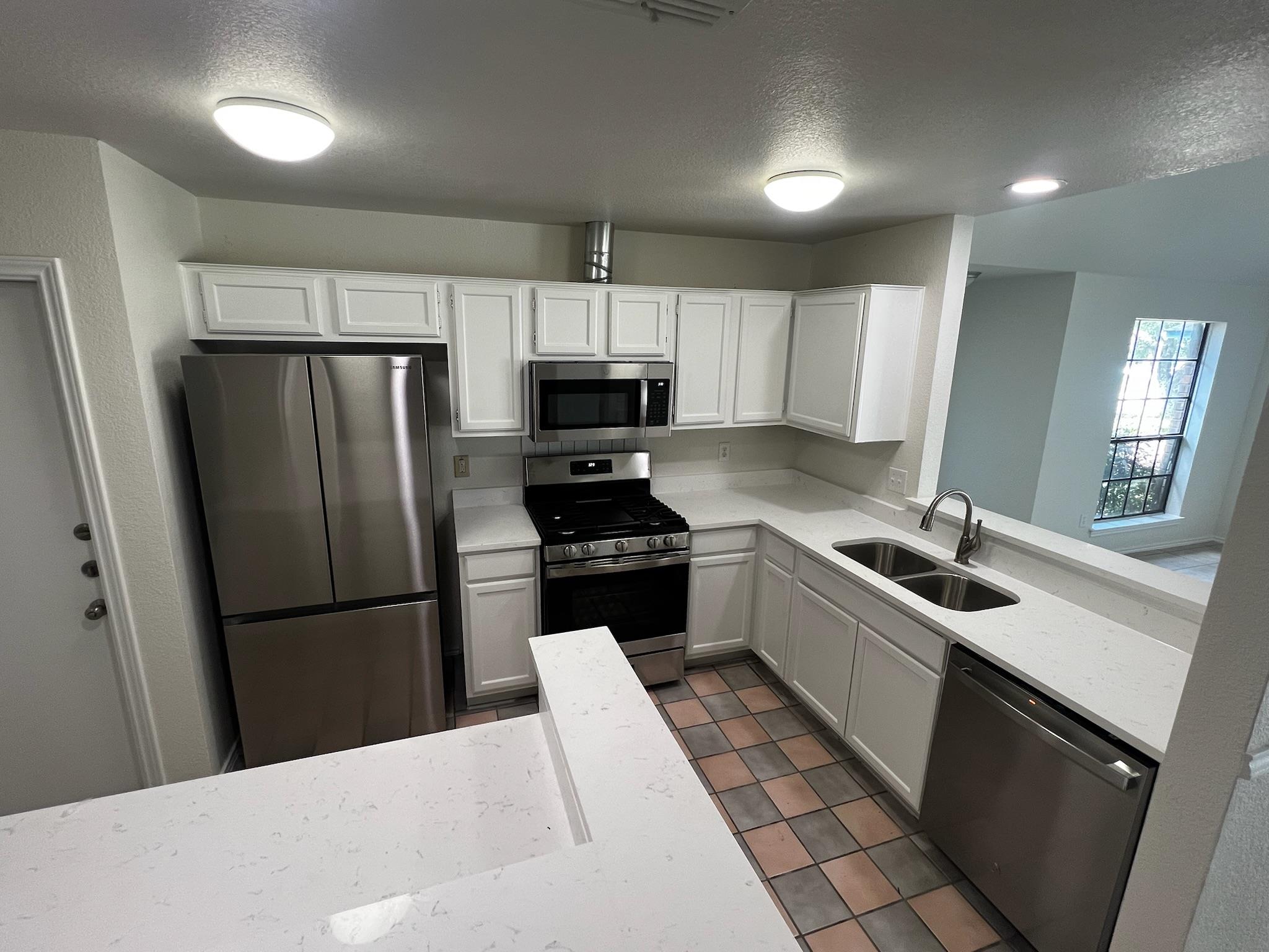 607 Saunders Dr Property Photo 3