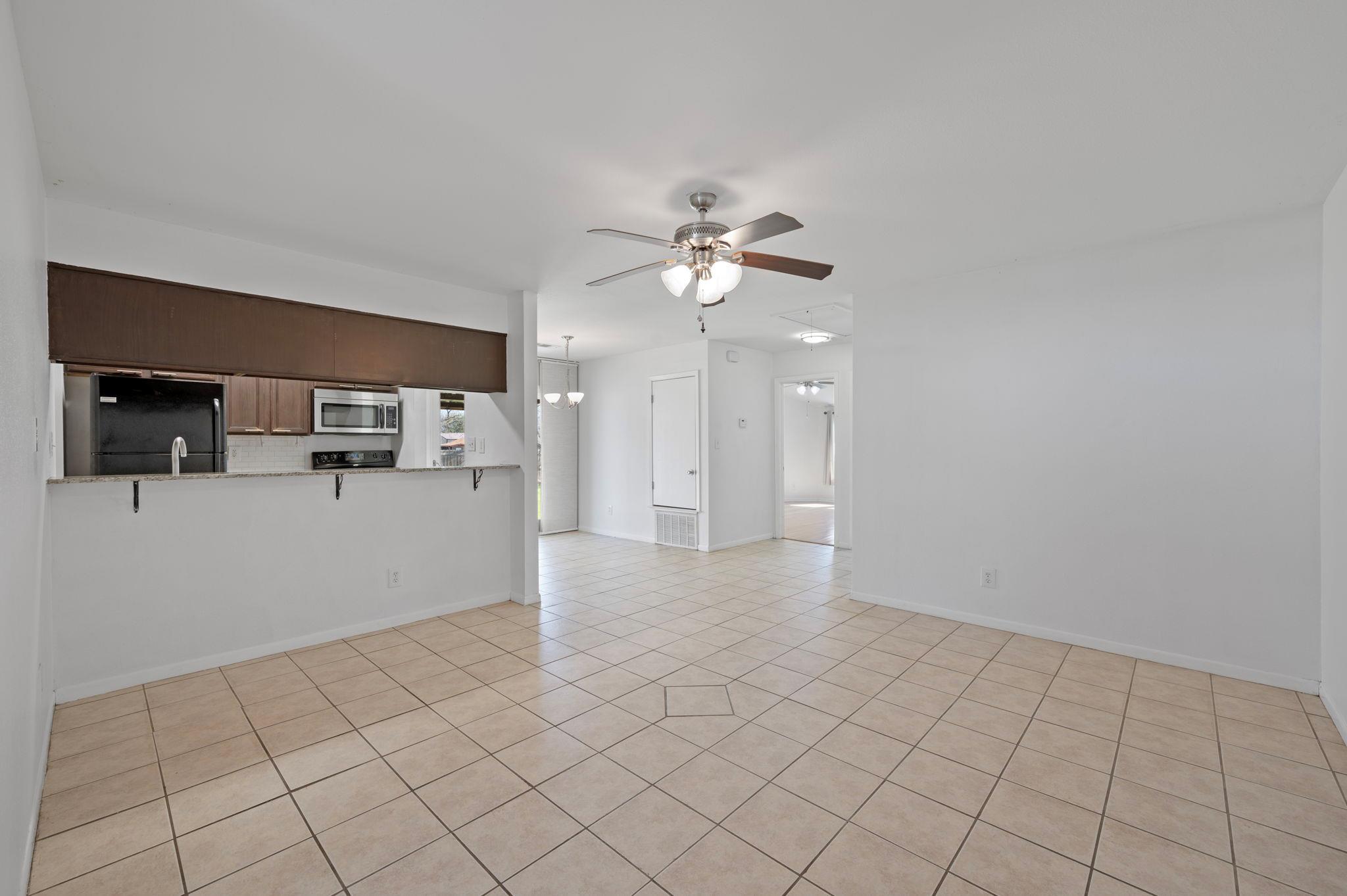 112 River Hills Dr Property Photo 5