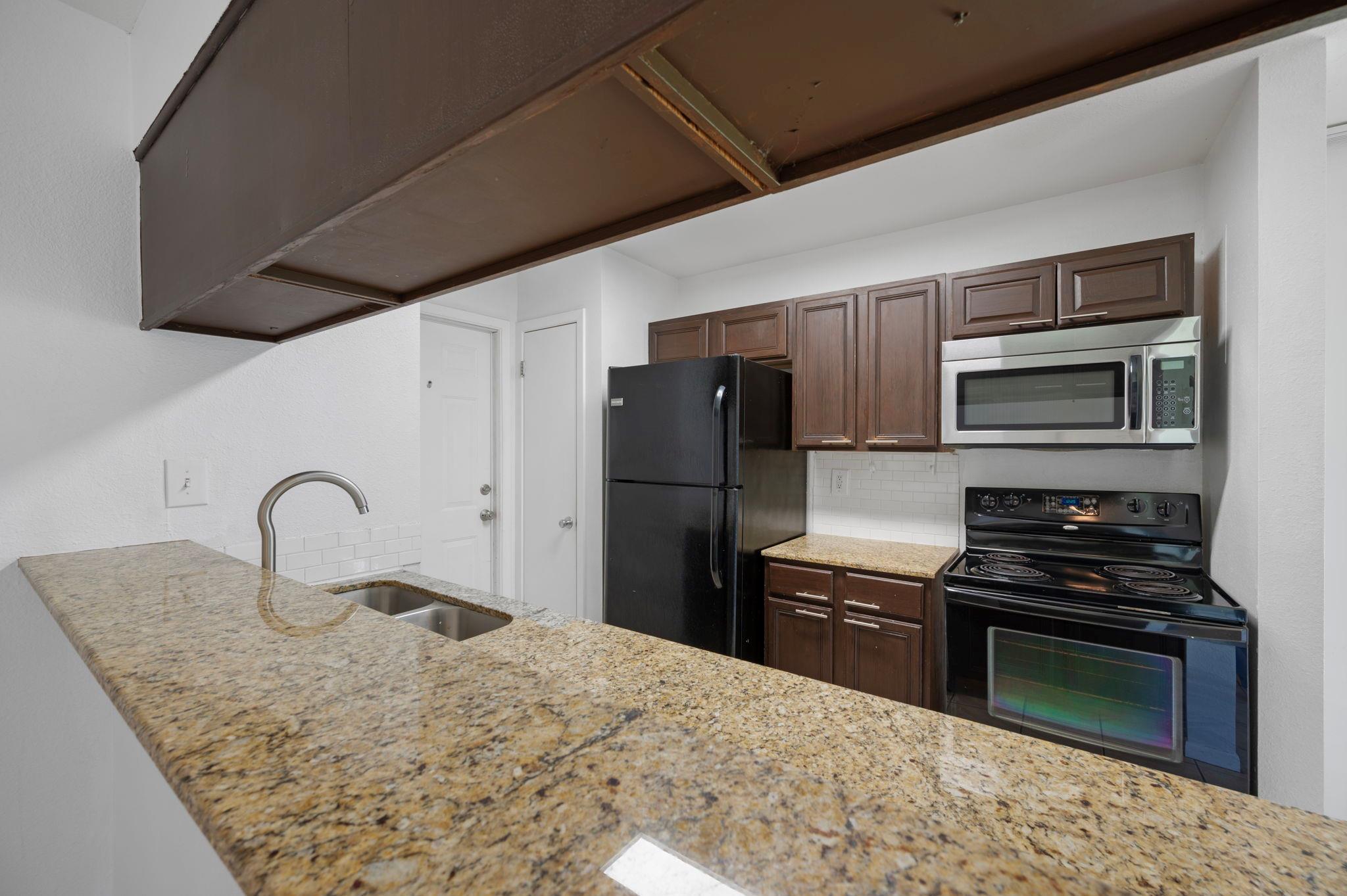 112 River Hills Dr Property Photo 9