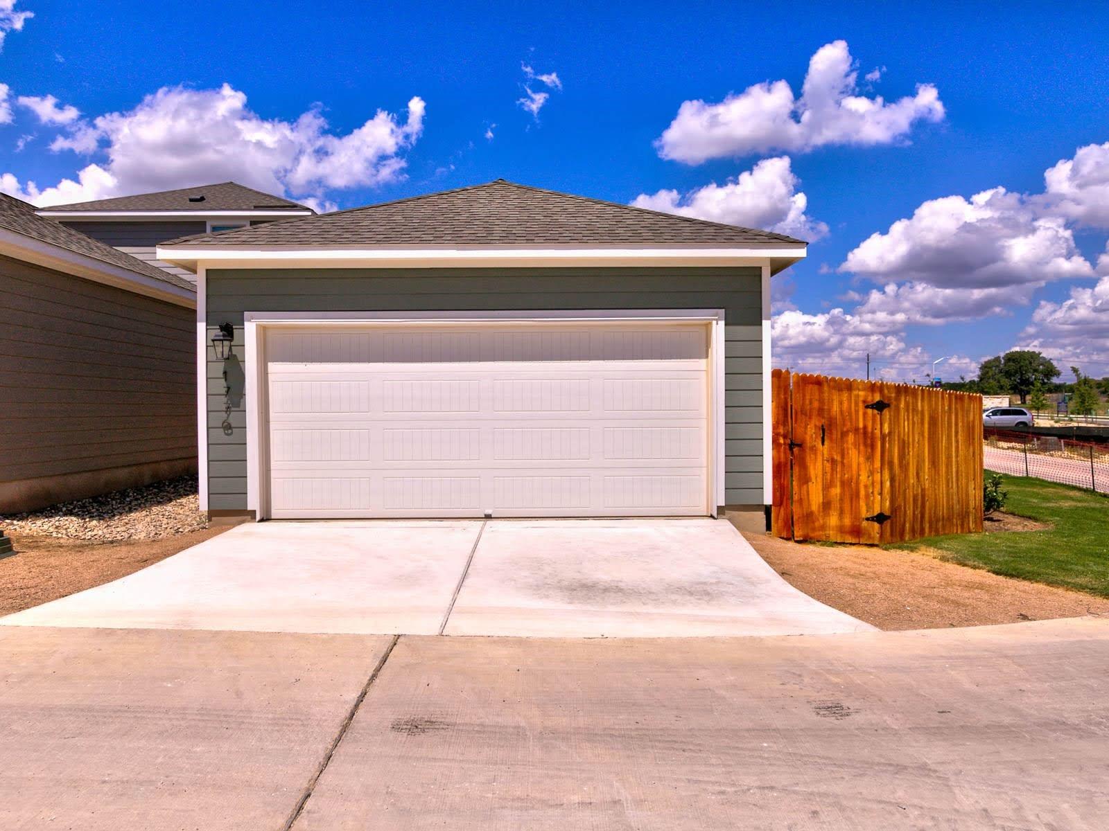 1776 Yaupon Grove Ln Property Photo 2