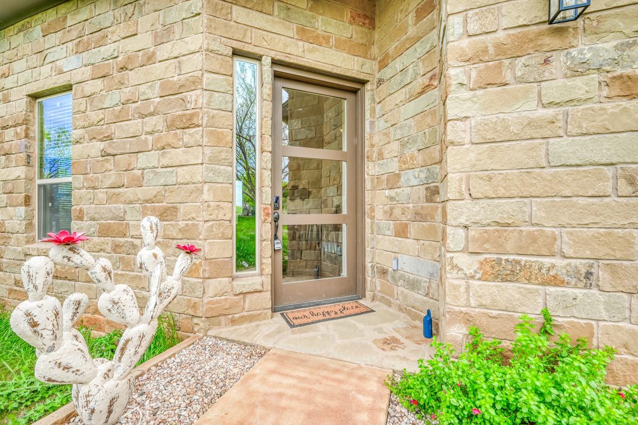 302 Parallel Cir Property Photo 3