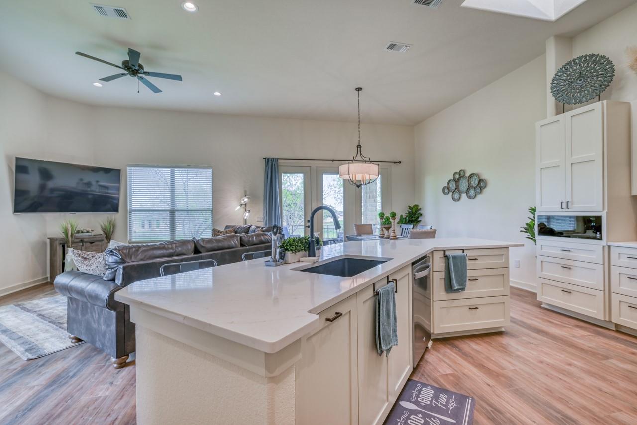 302 Parallel Cir Property Photo 10