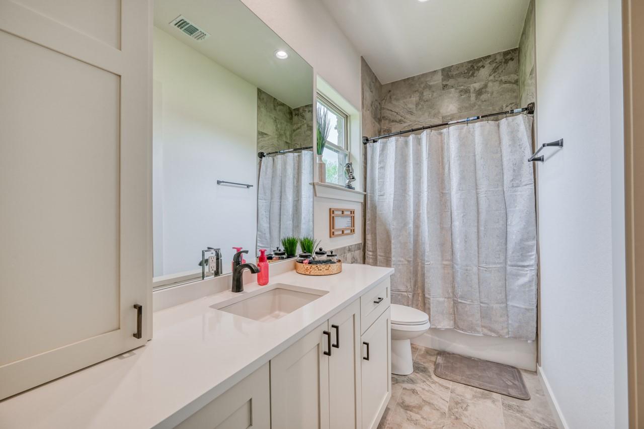302 Parallel Cir Property Photo 15