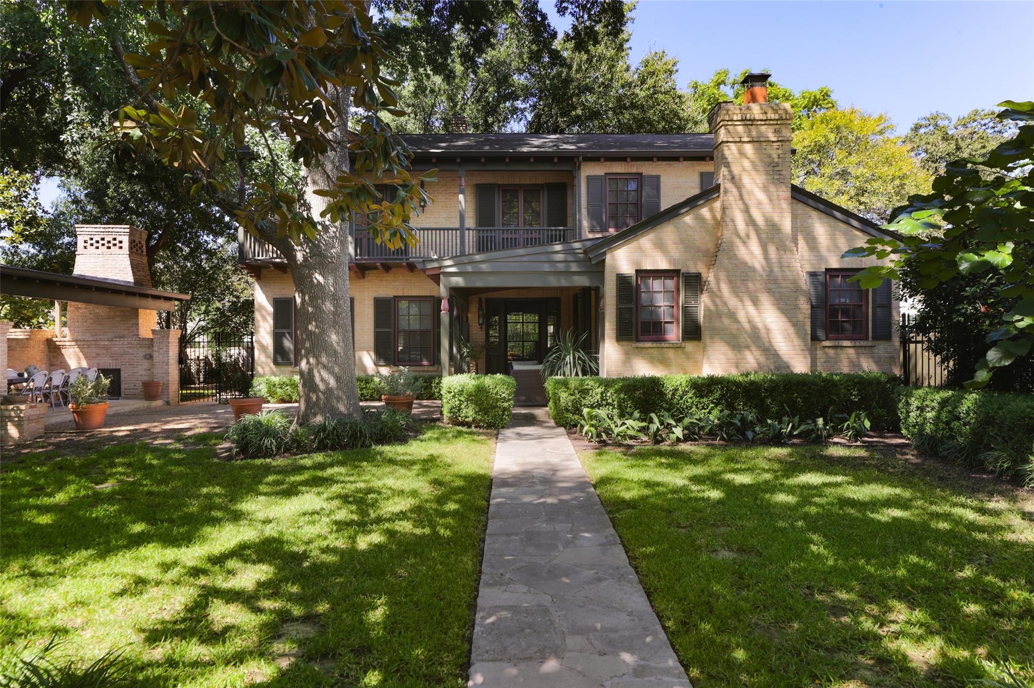 2400 Harris Blvd Property Photo