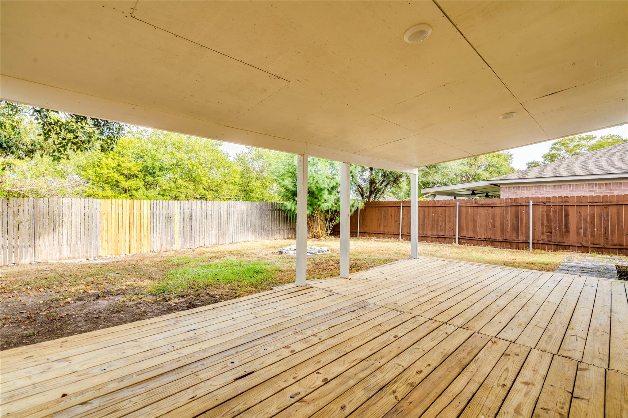 1106 Hughmont Dr Property Photo 3