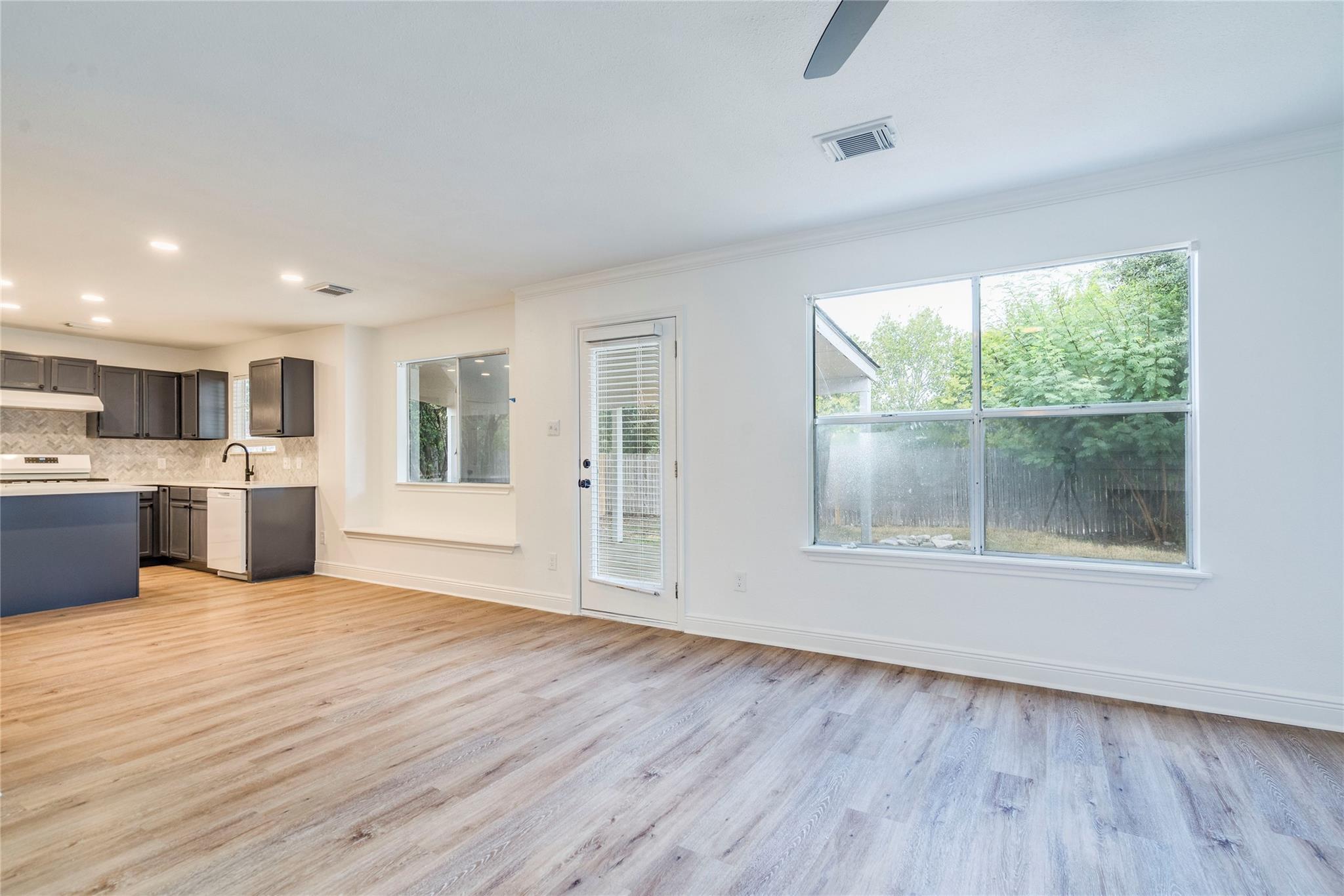 1106 Hughmont Dr Property Photo 6