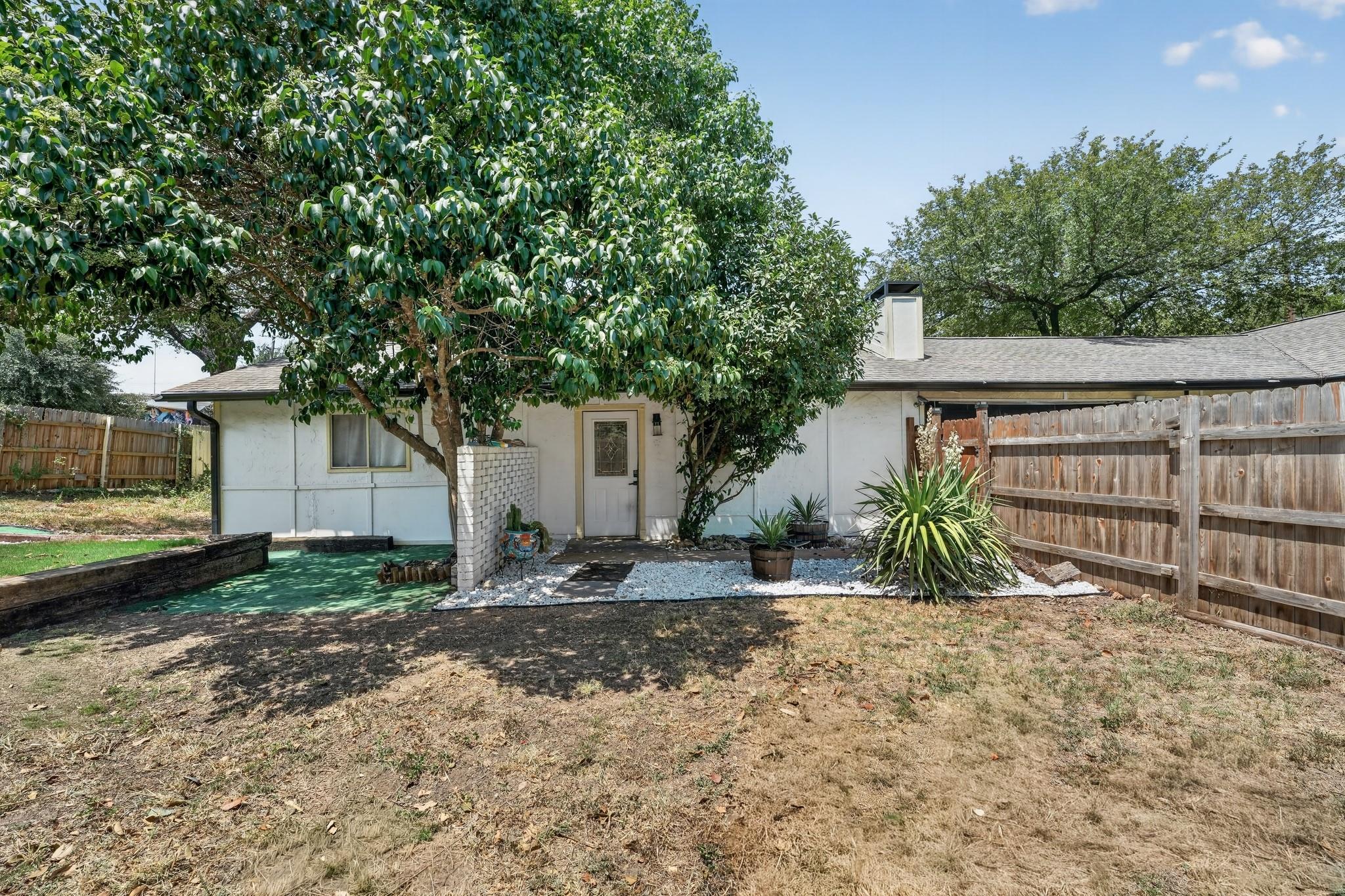 1628 Royal Hill Dr Property Photo 1
