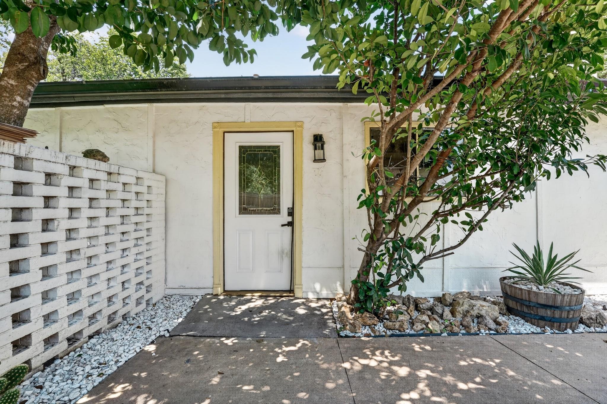 1628 Royal Hill Dr Property Photo 3