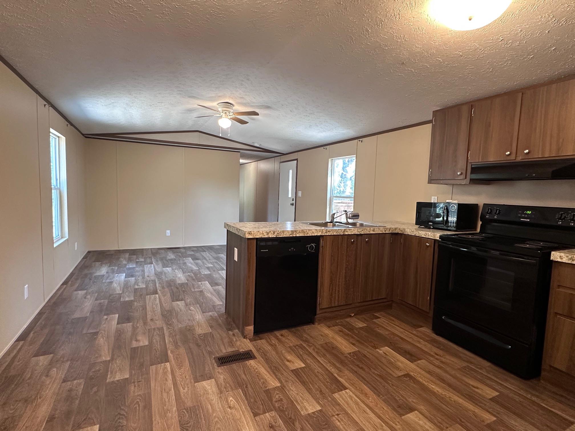 302 Lone Star Rd #f Property Photo 4