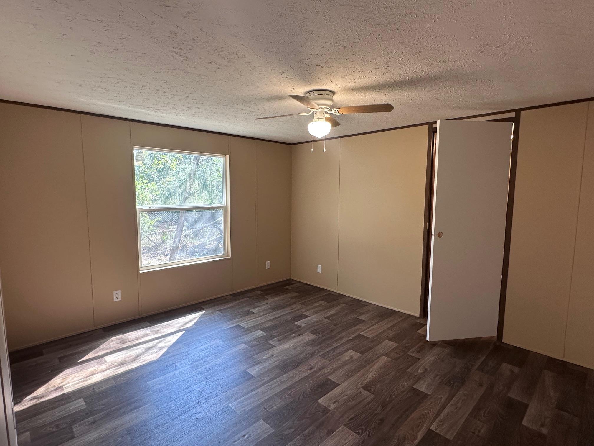 302 Lone Star Rd #f Property Photo 6