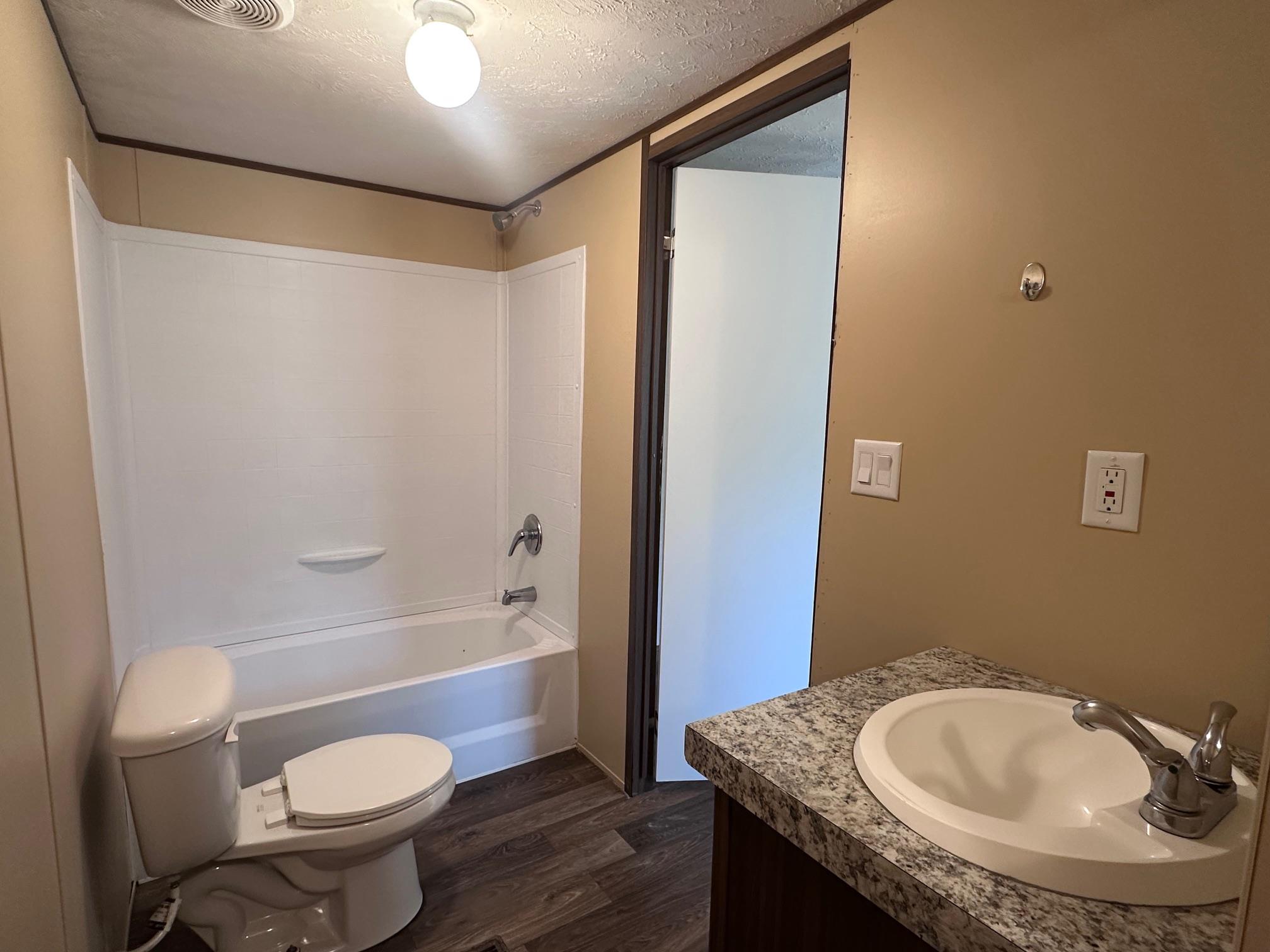 302 Lone Star Rd #f Property Photo 8