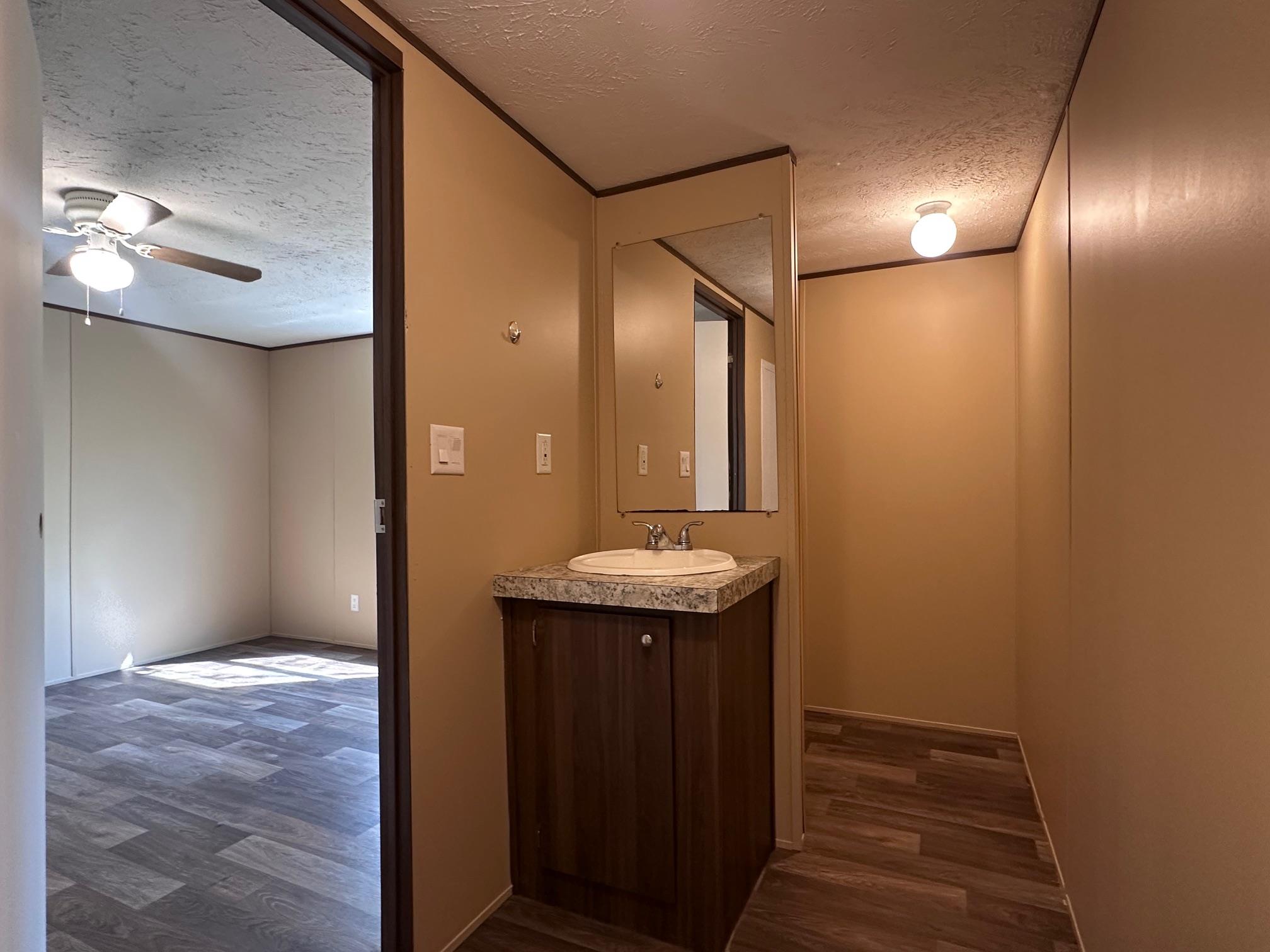 302 Lone Star Rd #f Property Photo 9