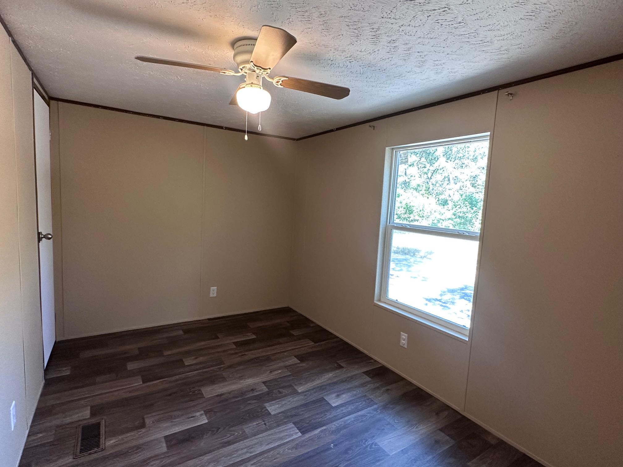302 Lone Star Rd #f Property Photo 12