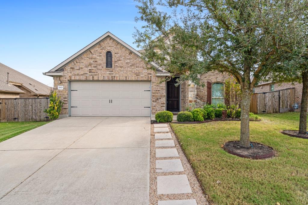 2923 Bluffstone Dr Property Photo 1