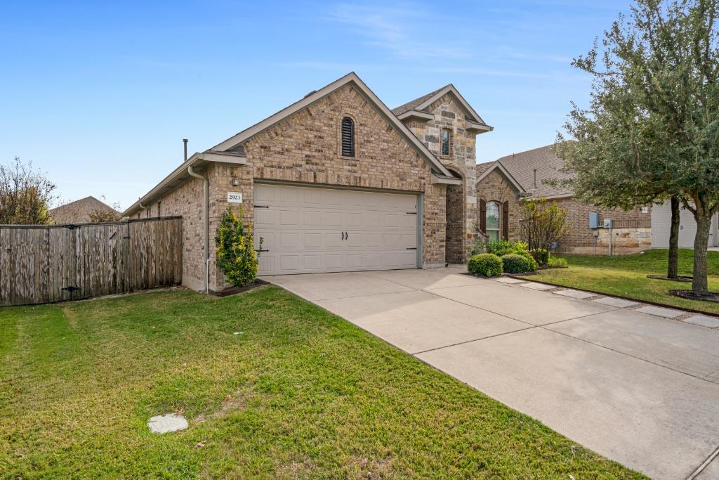 2923 Bluffstone Dr Property Photo 2