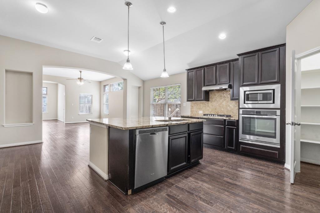 2923 Bluffstone Dr Property Photo 19