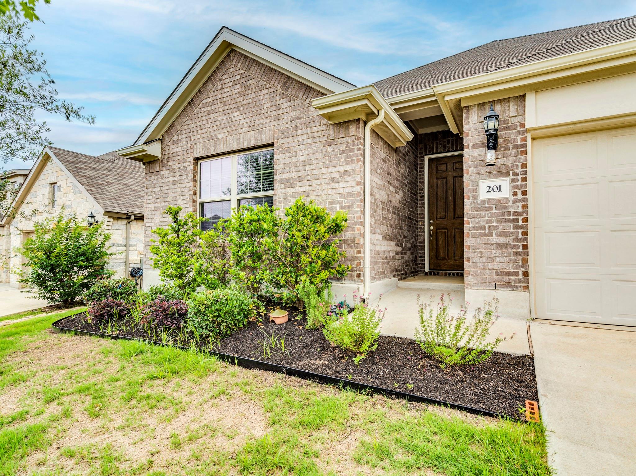 201 Oleander Loop Property Photo 4
