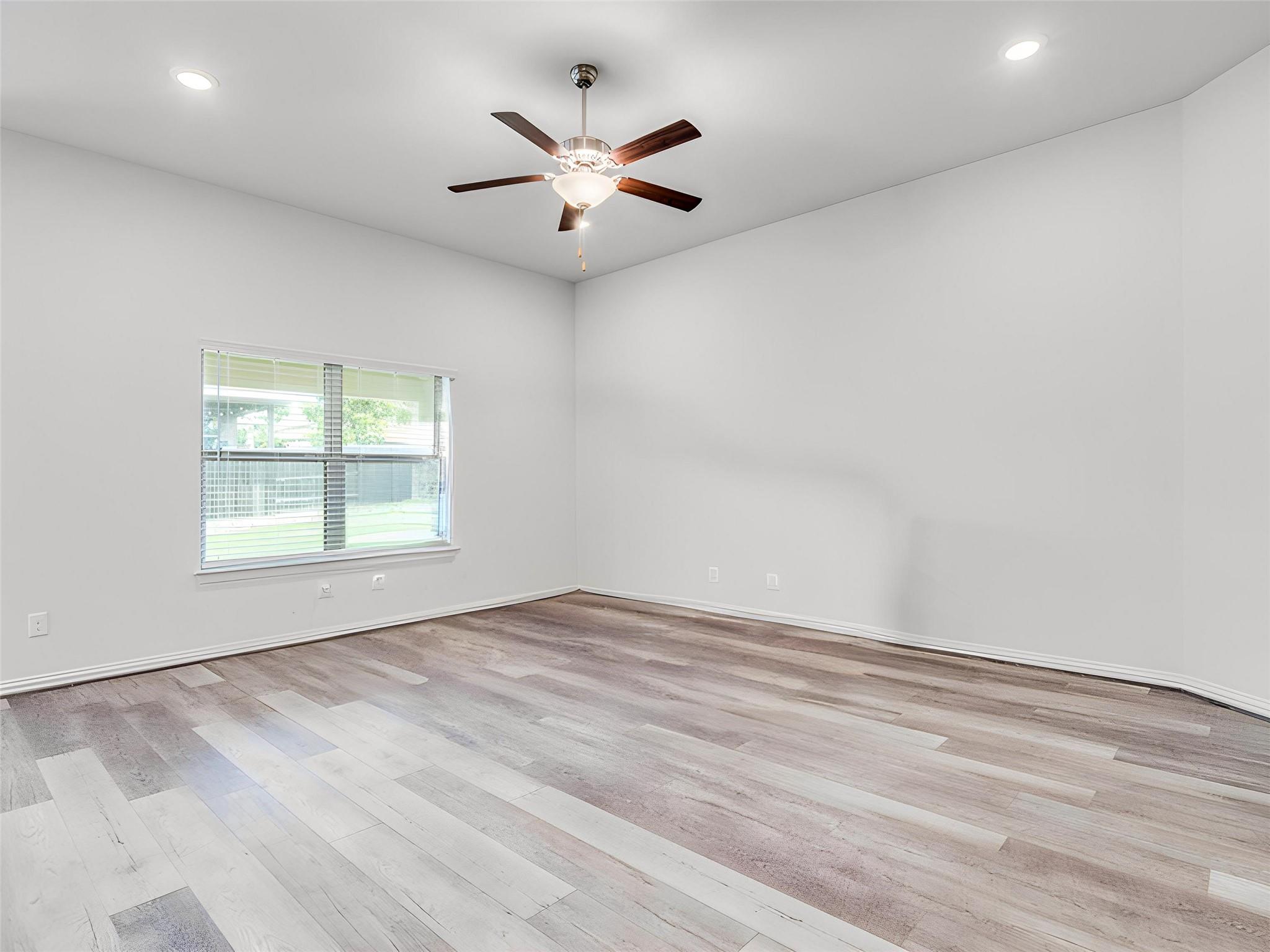 201 Oleander Loop Property Photo 6