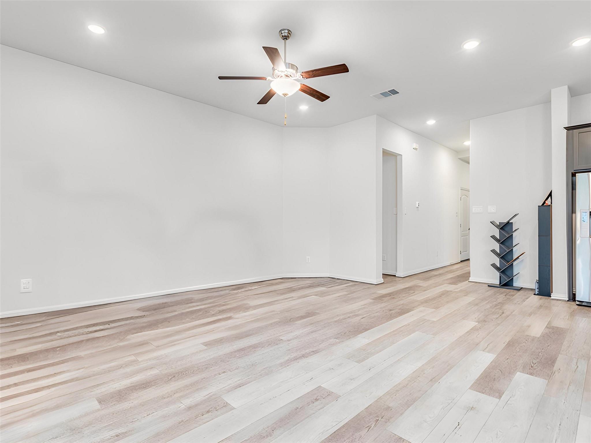 201 Oleander Loop Property Photo 7