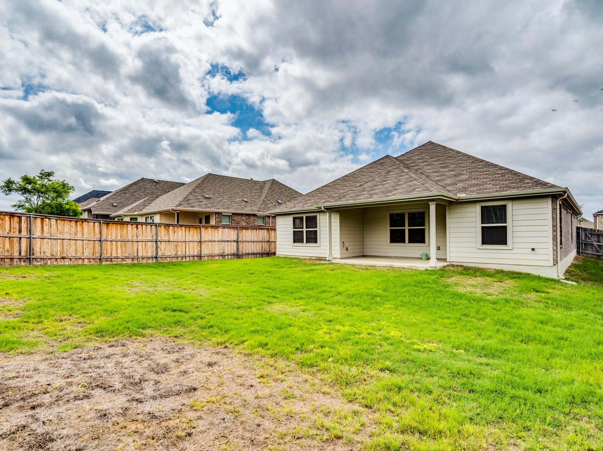 201 Oleander Loop Property Photo 25