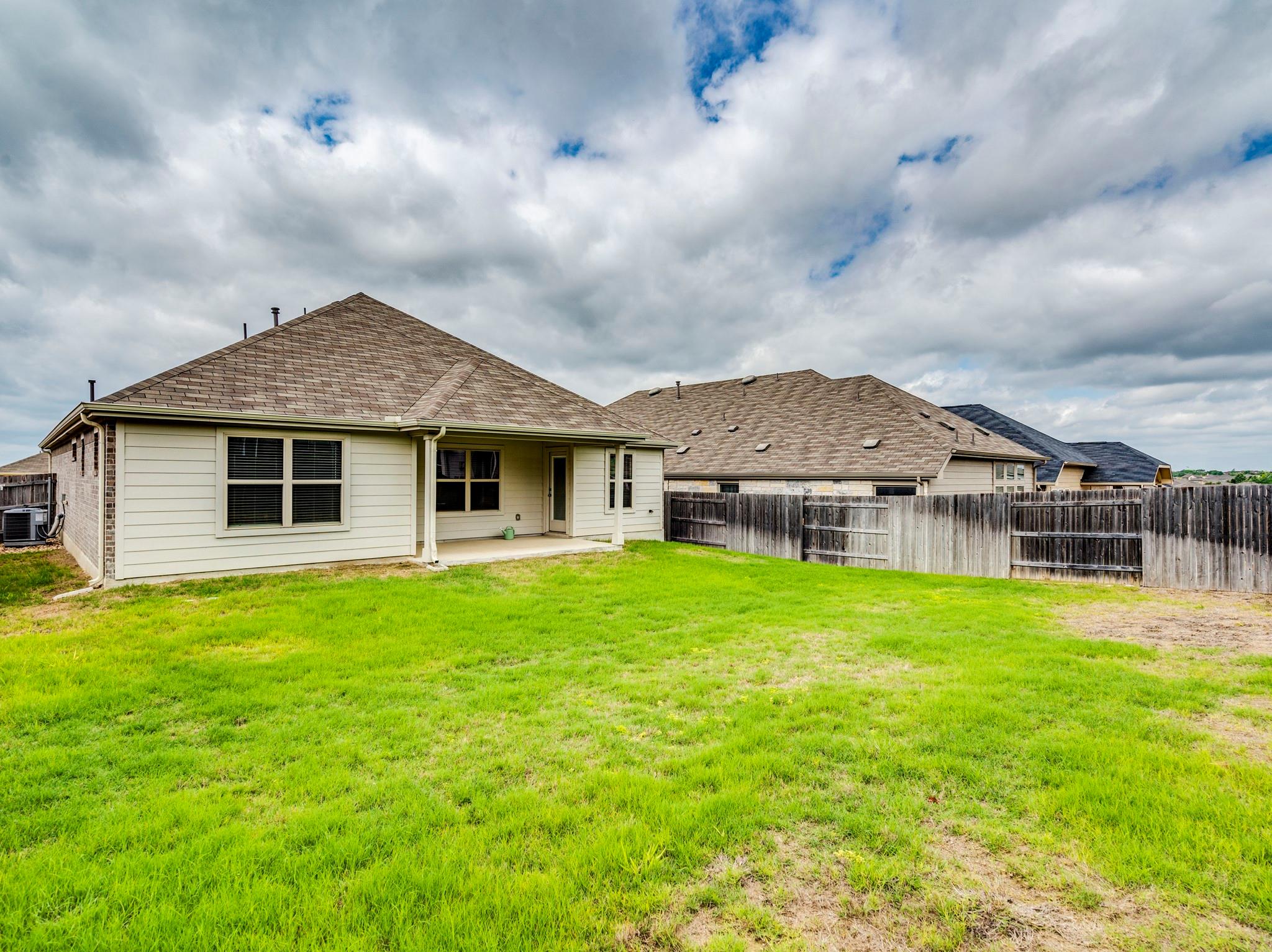 201 Oleander Loop Property Photo 26