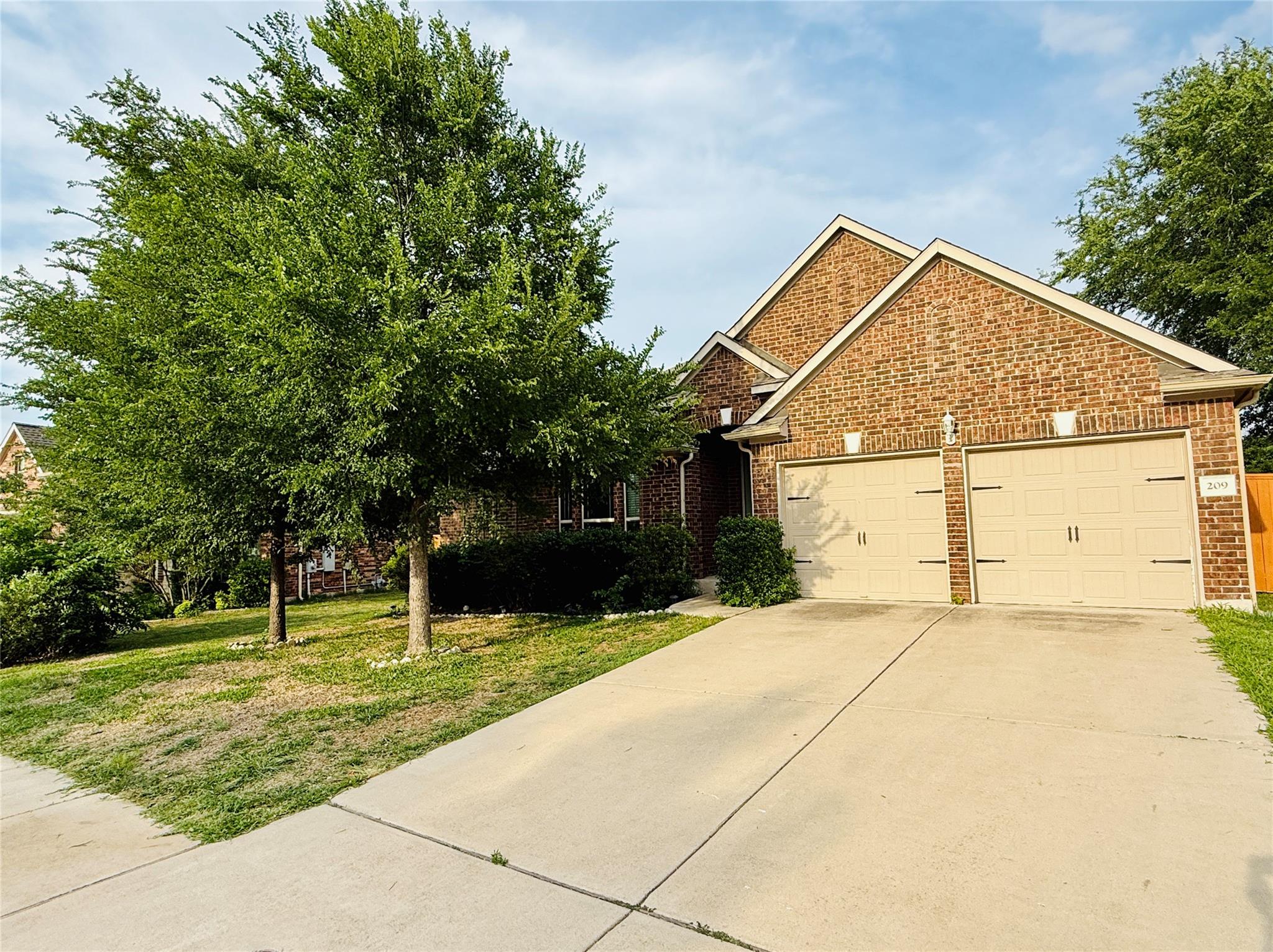 209 Monahans Dr Property Photo 1