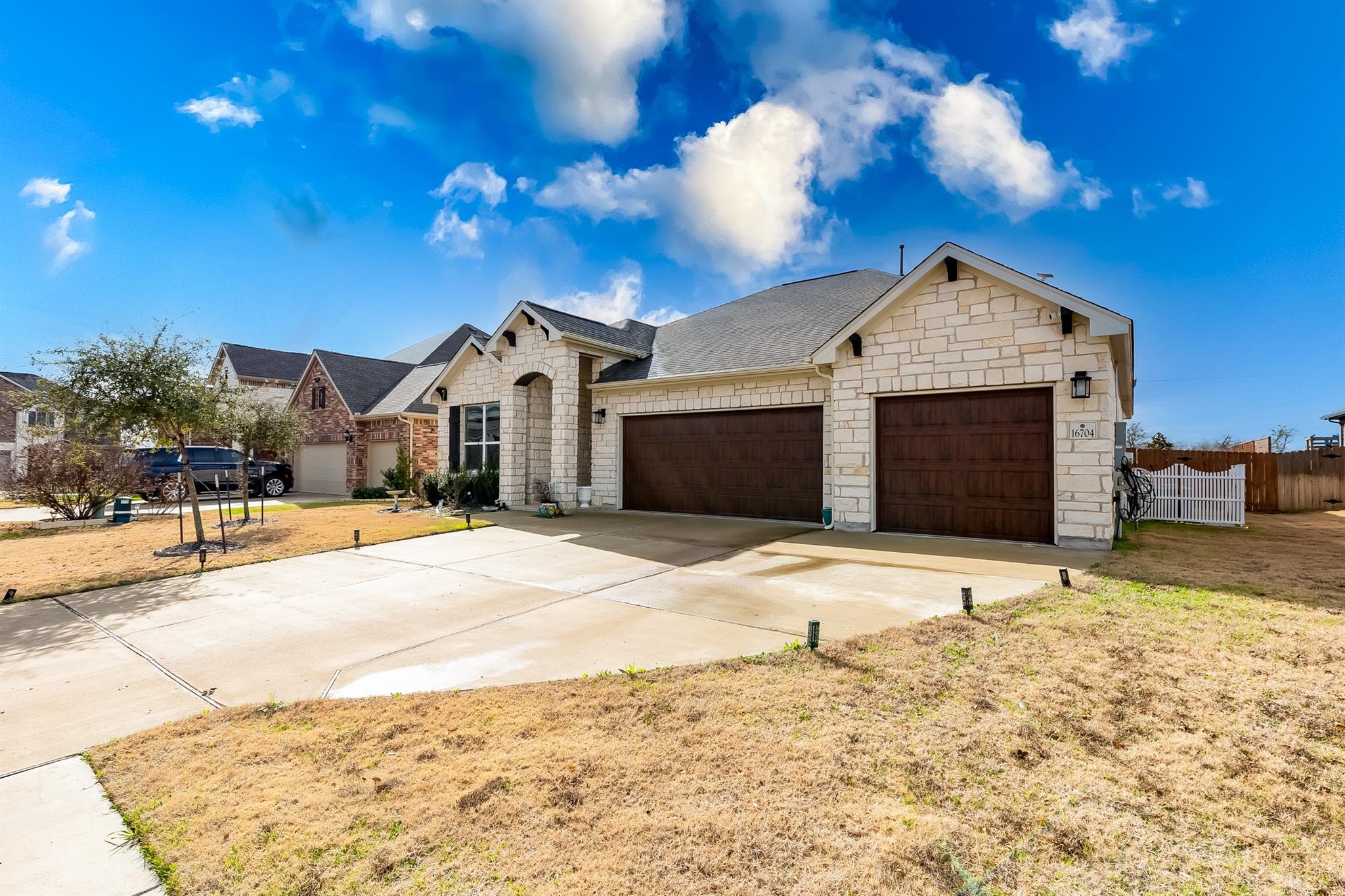 16704 Borromeo Ave Property Photo 3