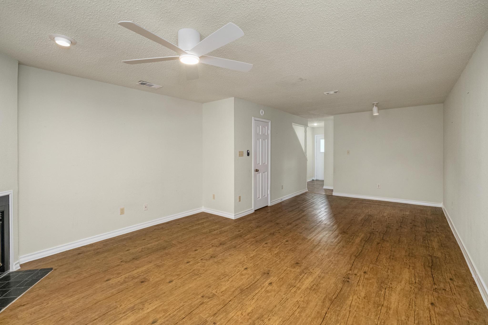 1404 Norwalk Ln #206 Property Photo 4