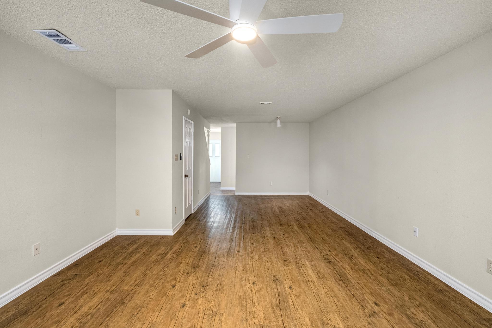 1404 Norwalk Ln #206 Property Photo 5
