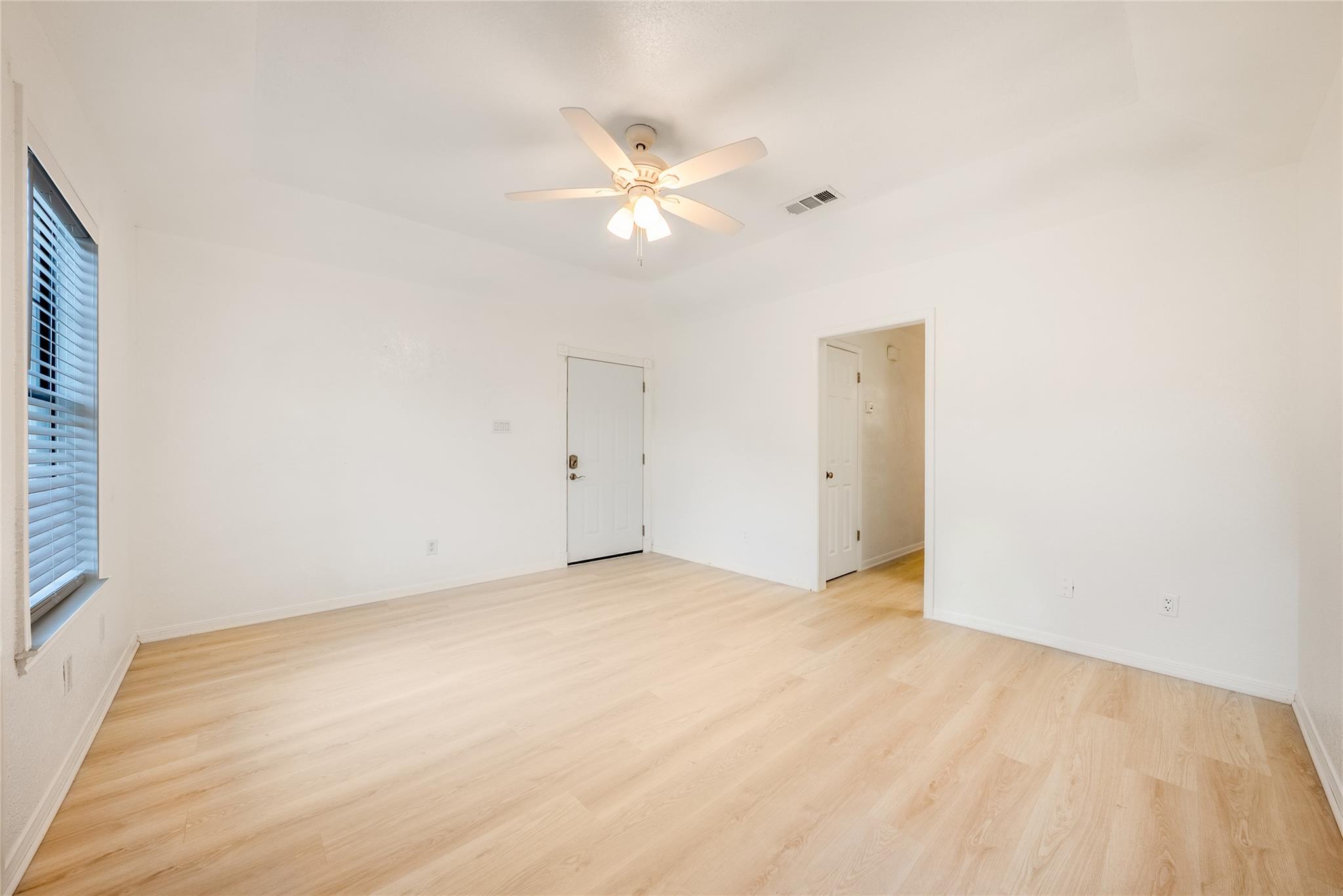 1702 Ireland Dr Property Photo 11