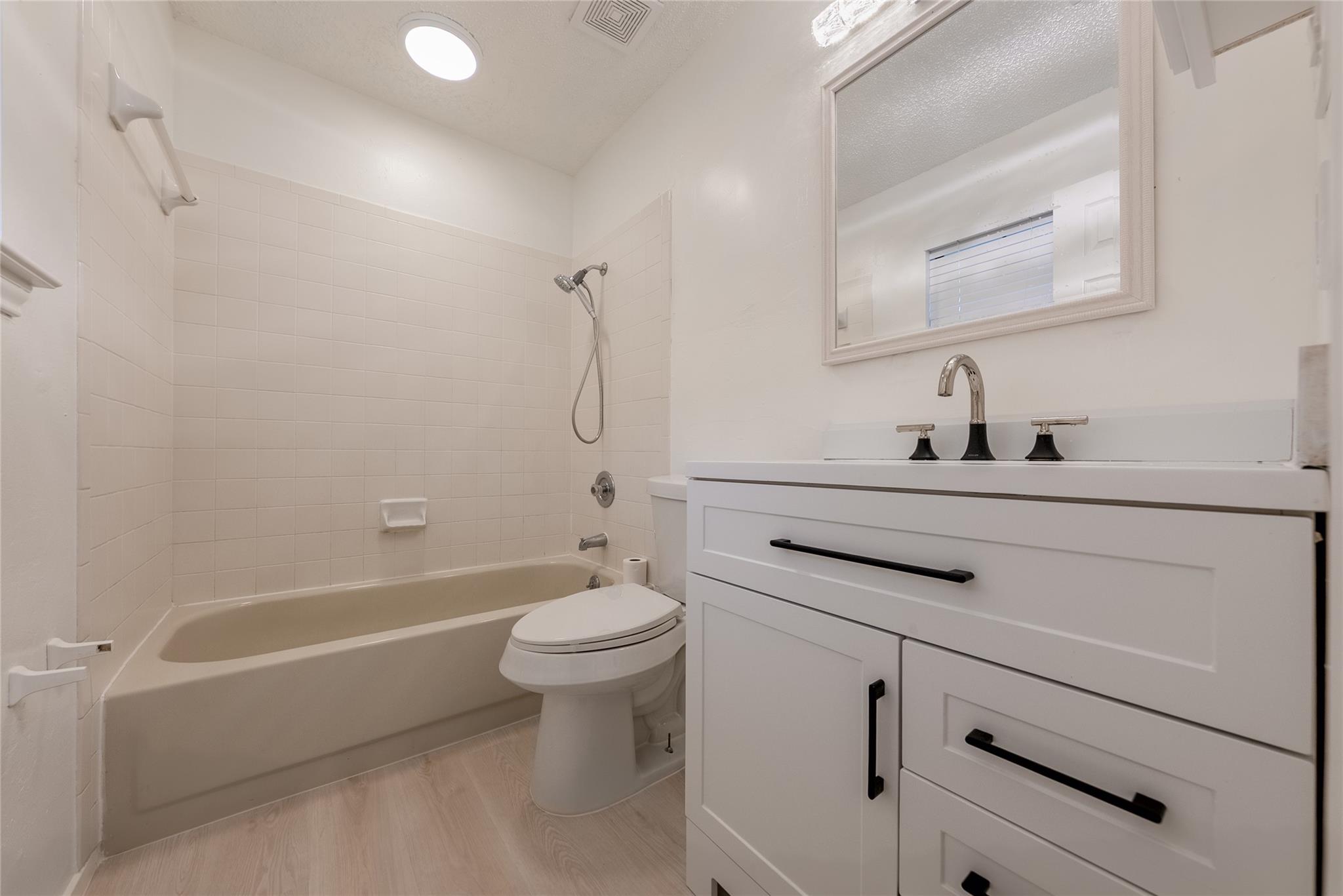 1702 Ireland Dr Property Photo 16