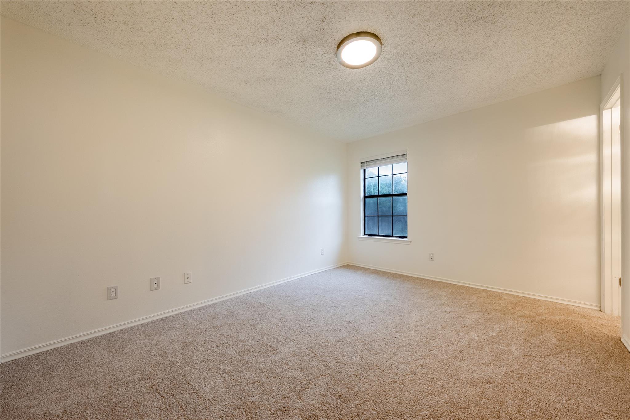 1702 Ireland Dr Property Photo 19