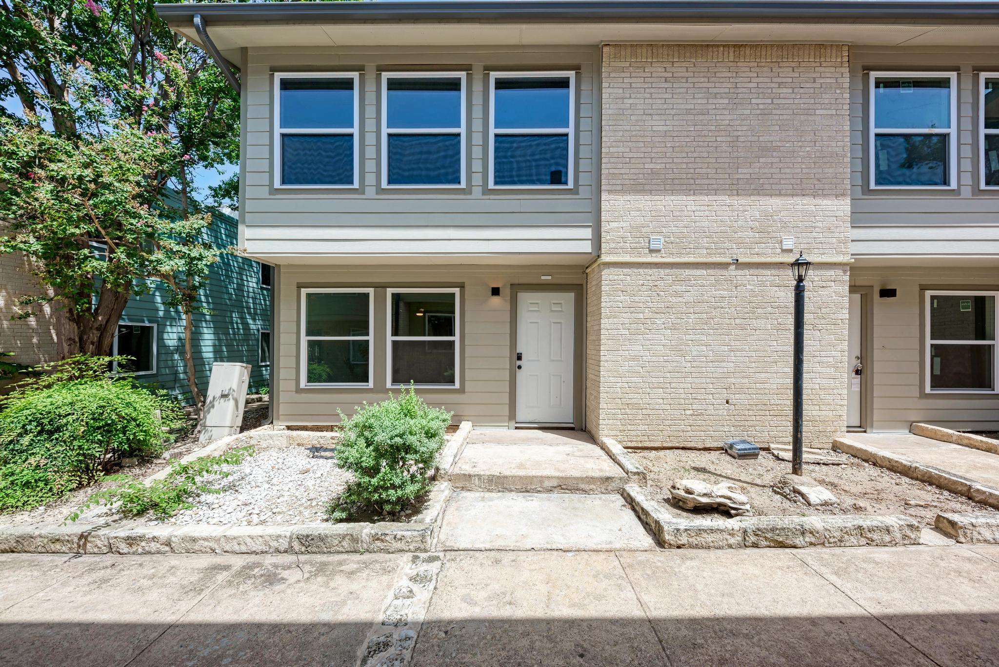 2124 Burton Dr #136 Property Photo 1