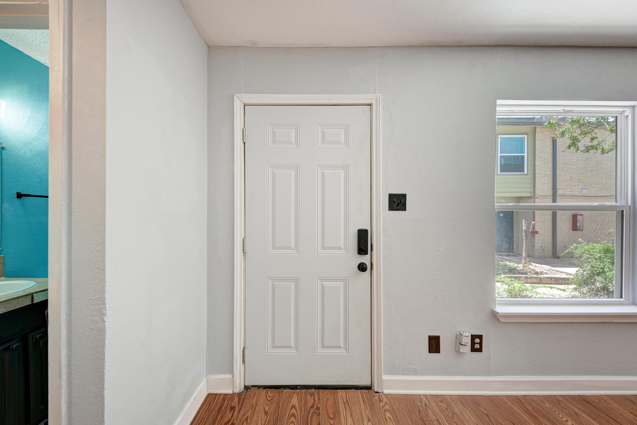 2124 Burton Dr #136 Property Photo 4