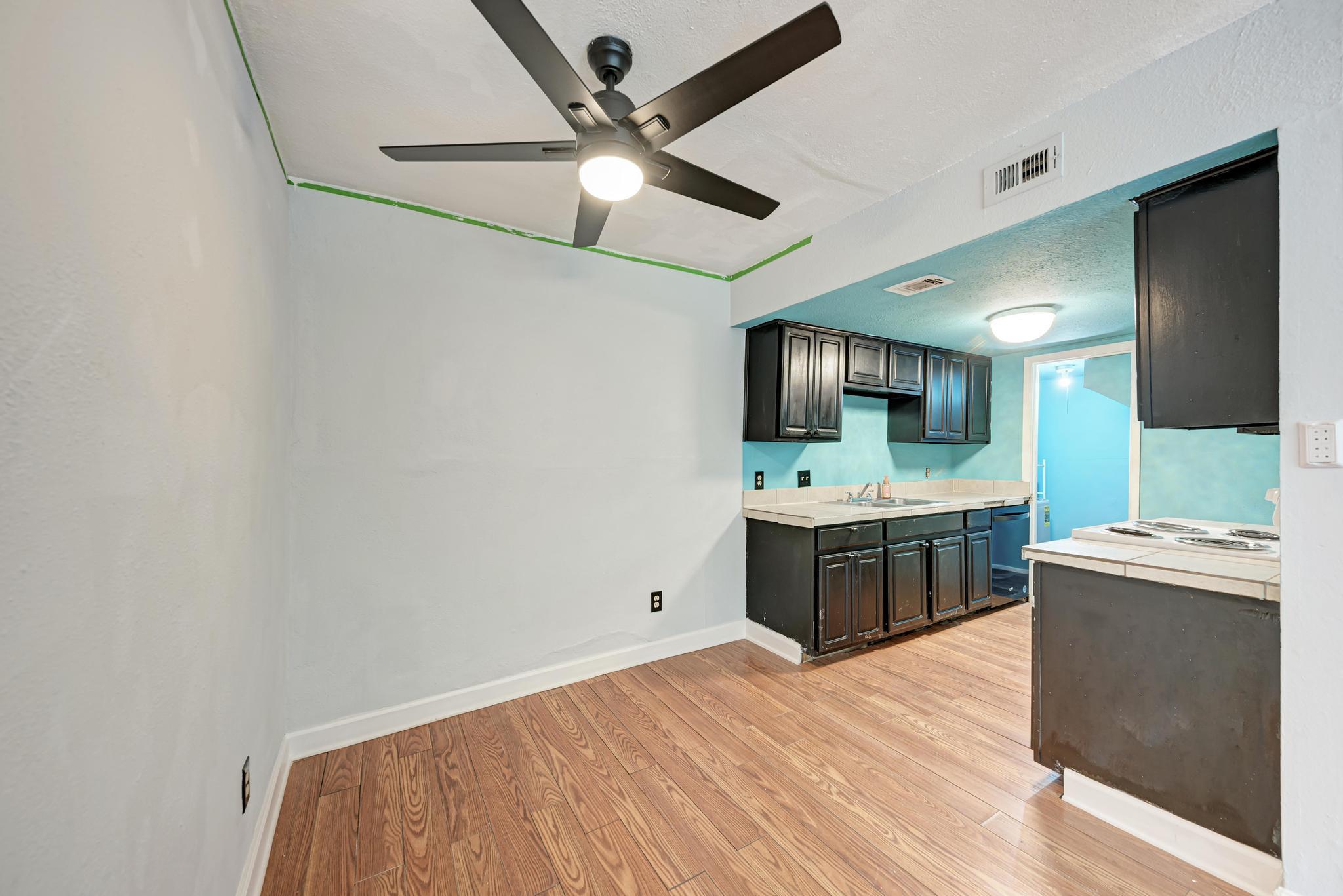 2124 Burton Dr #136 Property Photo 10