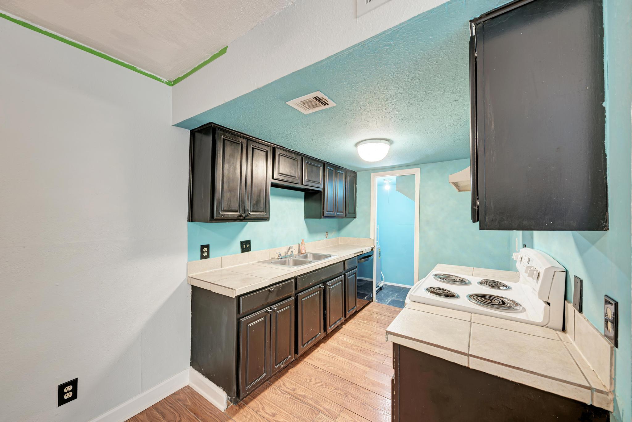 2124 Burton Dr #136 Property Photo 11