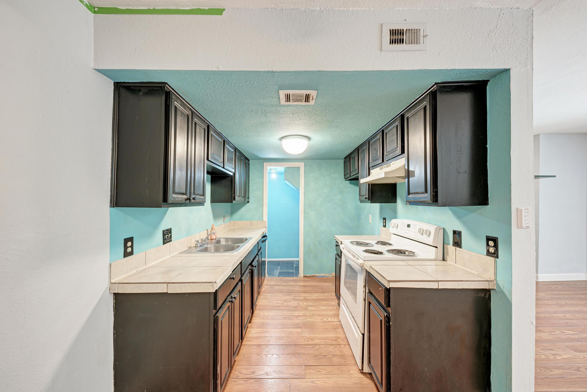 2124 Burton Dr #136 Property Photo 12
