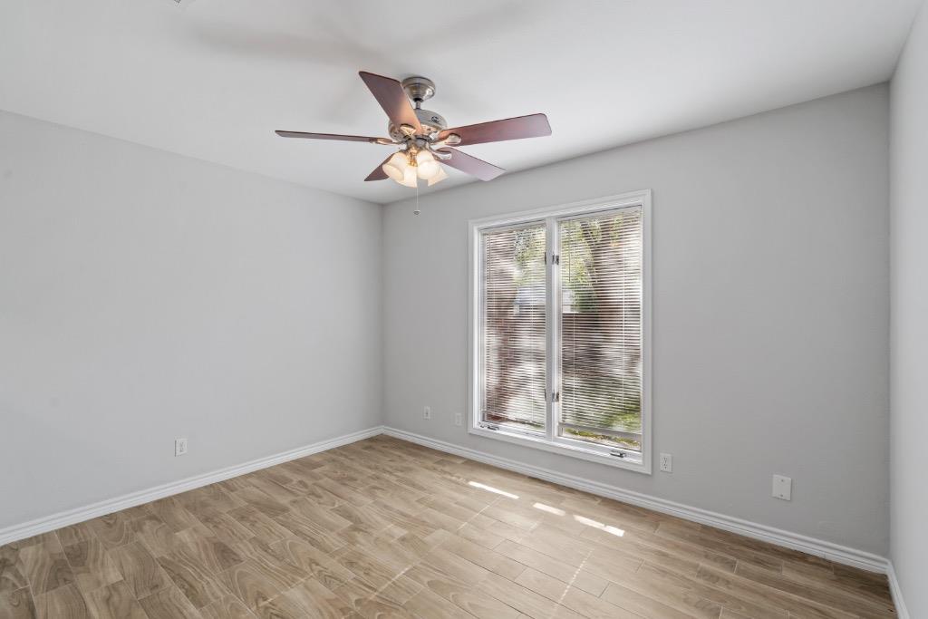 3326 Foster Ln Property Photo 4