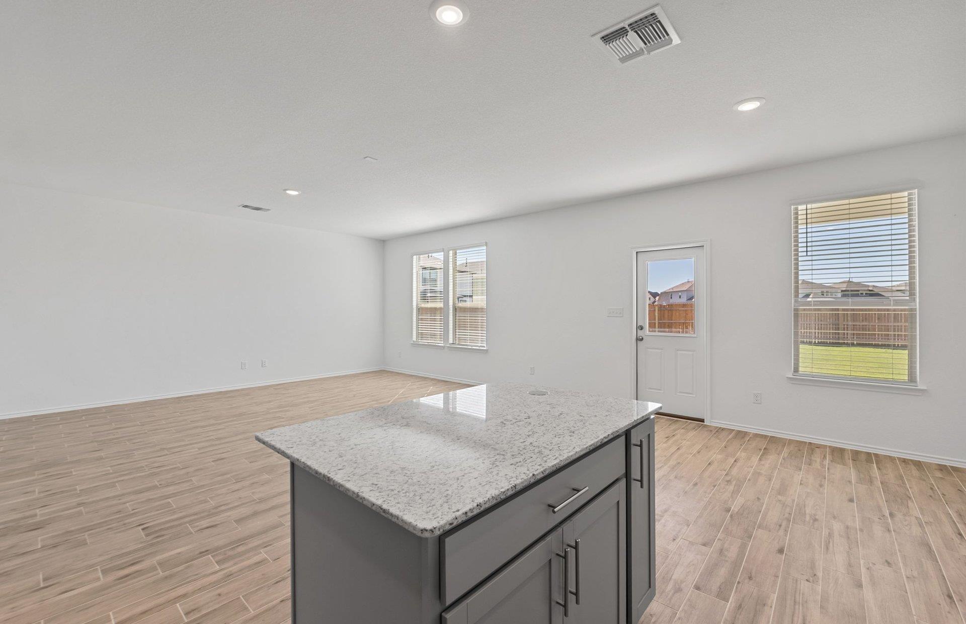 132 Ventura Dr Property Photo 7