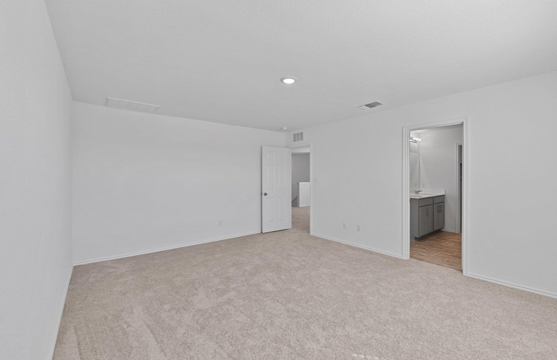 132 Ventura Dr Property Photo 8