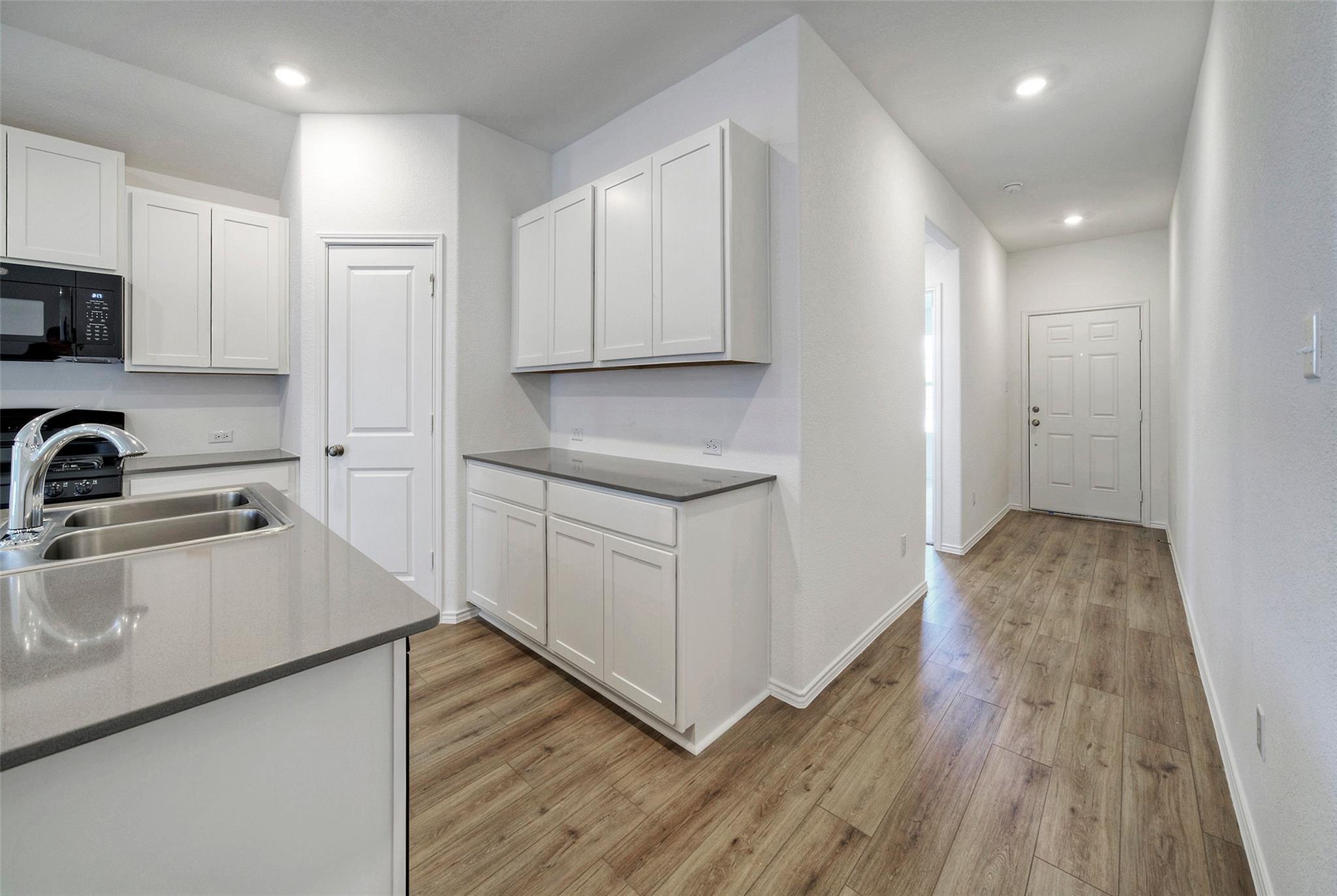108 Montego St Property Photo 4