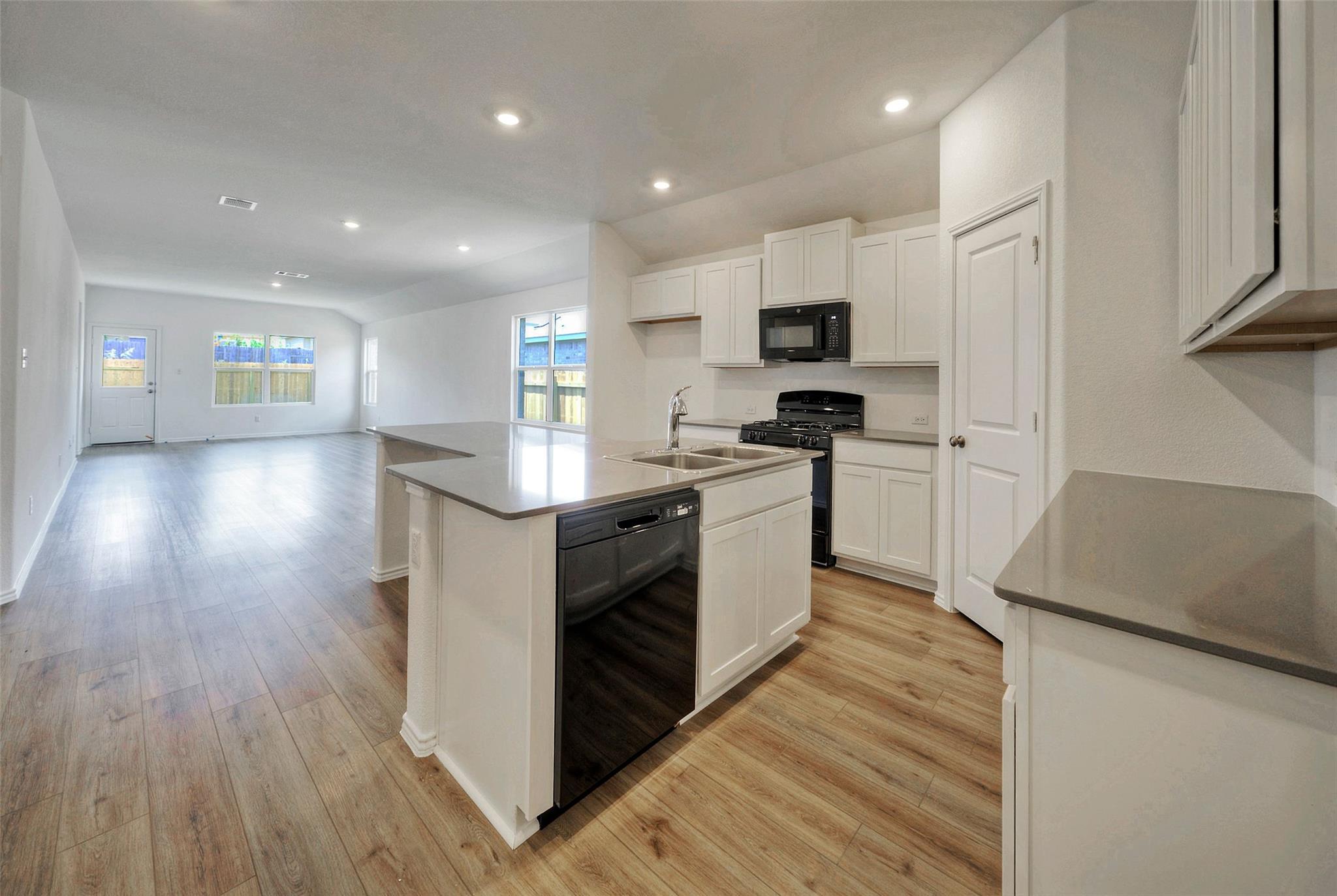 108 Montego St Property Photo 5