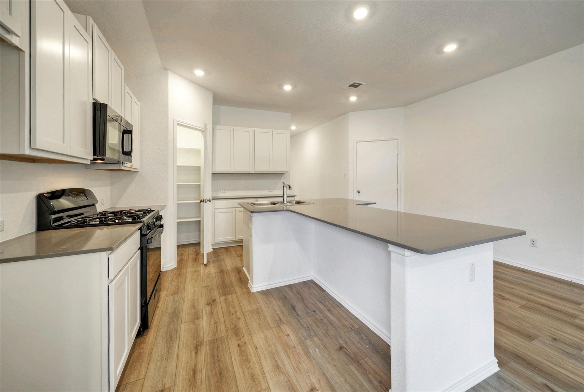 108 Montego St Property Photo 7