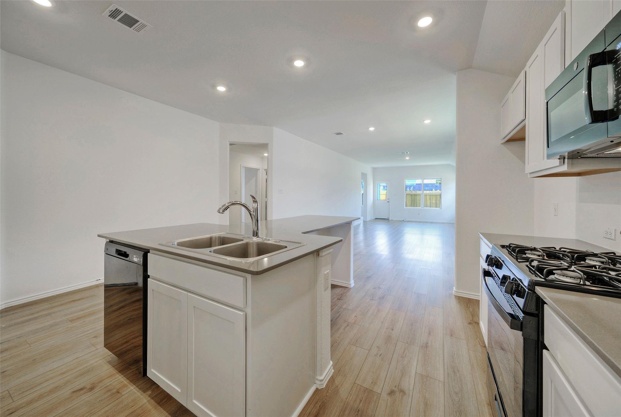 108 Montego St Property Photo 9