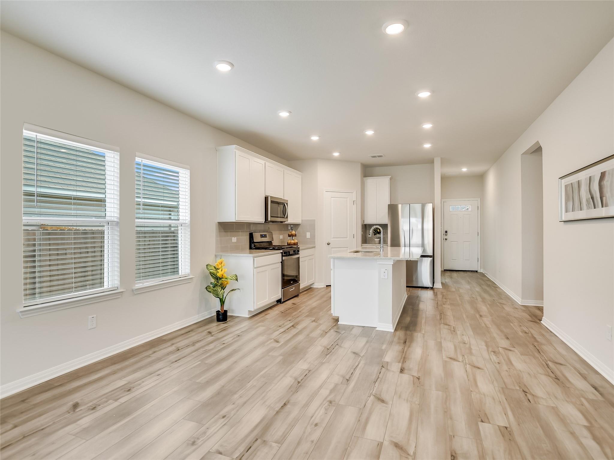 2818 Rustic Hills Dr Property Photo 4